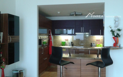FINREA│Priestranný a slnečný 2-izbový apartmánový byt, 90 m², Bratislava - Petržalka