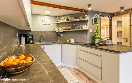 FINREA│Priestranný 7 izbový rodinný dom s 640m2 pozemkom – Strečno