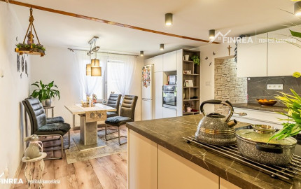 FINREA│Priestranný 7 izbový rodinný dom s 640m2 pozemkom – Strečno