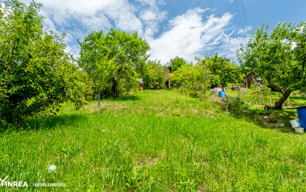 FINREA│Záhradka s útulnou chatkou ZO LIESKOVEC