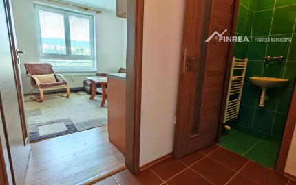FINREA│Zariadená garsónka s parkovacím miestom - Zlatá jeseň