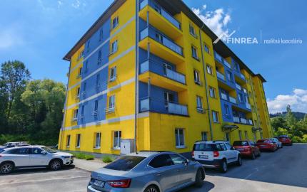 FINREA│Zariadená garsónka s parkovacím miestom - Zlatá jeseň