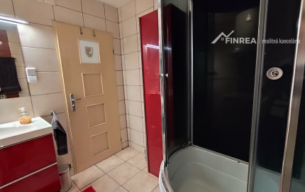 FINREA│3-izbový byt s terasou, predzáhradkou a parkovacím miestom – Lipovec, okres Martin, 111m2