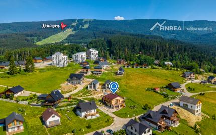 FINREA│Na predaj celoročne obývateľná chata na Kubínskej holi s vlastným pozemkom