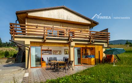 FINREA│Na predaj celoročne obývateľná chata na Kubínskej holi s vlastným pozemkom