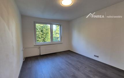 FINREA│Veľkometrážny (84m2) 3-izbový byt po kompletnej rekonštrukcii, Vrútky