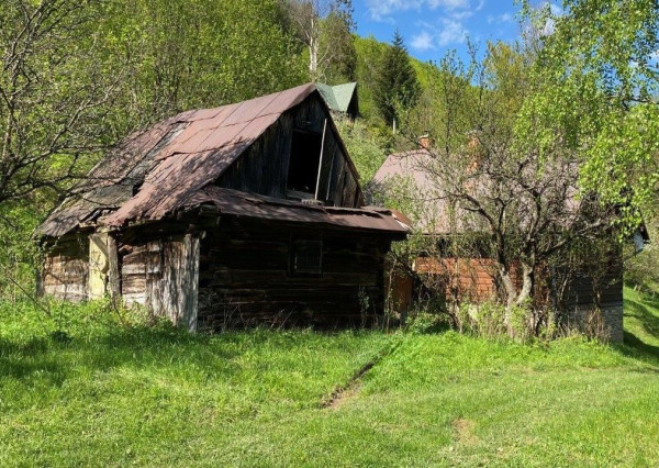 FINREA│Na predaj pozemok 1336 m² s chatou (43 m²) v krásnom prostredí obce Belá pri Žiline