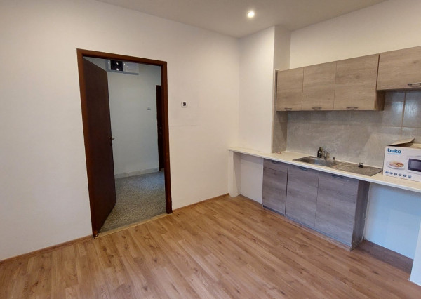 FINREA│Prenájom 2 izbového bytu vhodného aj na kancelárske účely, Martin centrum, 85m2