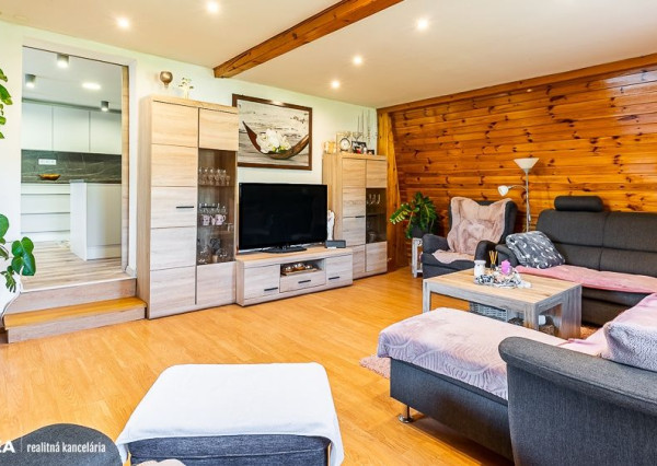 FINREA│Priestranný 7 izbový rodinný dom s 640m2 pozemkom – Strečno