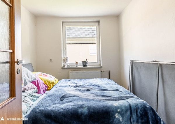 FINREA│Priestranný 7 izbový rodinný dom s 640m2 pozemkom – Strečno