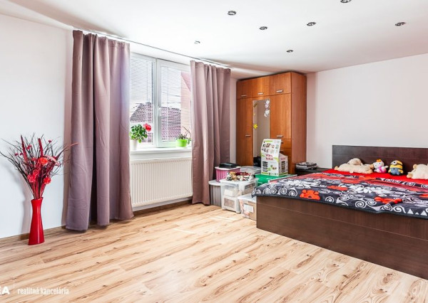 FINREA│Priestranný 7 izbový rodinný dom s 640m2 pozemkom – Strečno