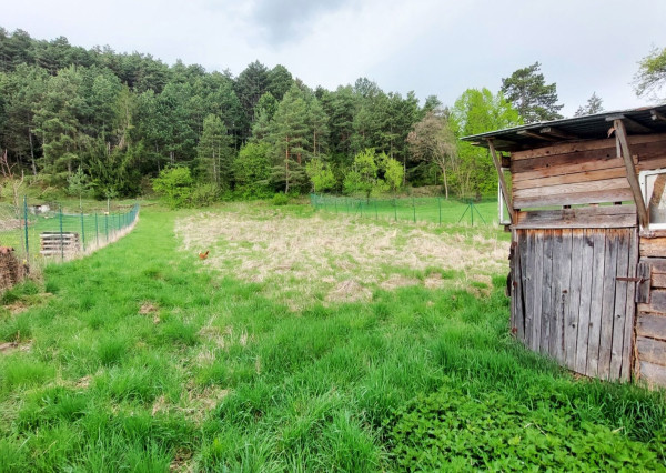 FINREA│Na predaj slnečný pozemok  (977 m²) pod horou – Slovenské Pravno