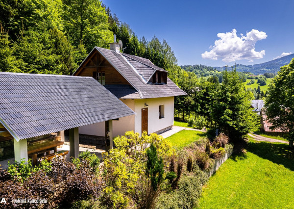 FINREA│Vidiecky dom na veľkorysom pozemku v Zázrivej