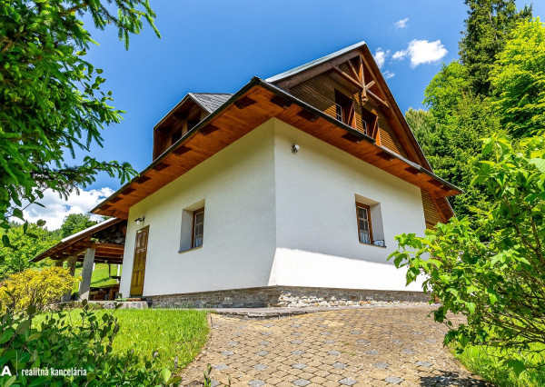 FINREA│Vidiecky dom na veľkorysom pozemku v Zázrivej