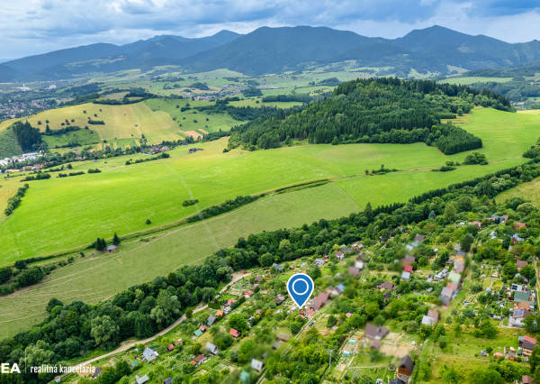 FINREA│Záhradka s útulnou chatkou ZO LIESKOVEC