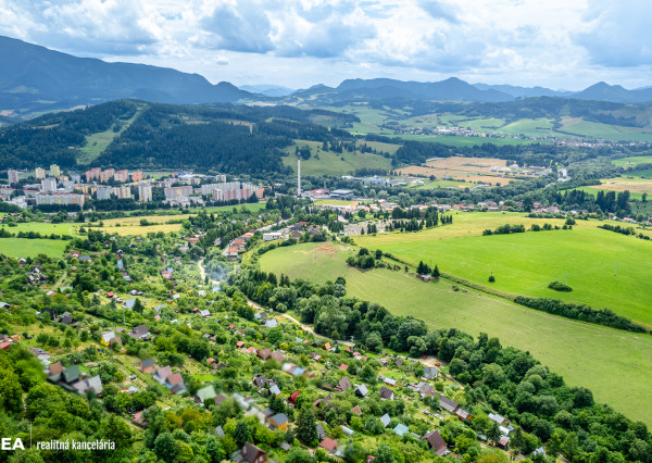 FINREA│Záhradka s útulnou chatkou ZO LIESKOVEC