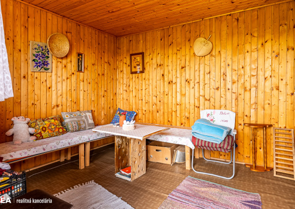 FINREA│Záhradka s útulnou chatkou ZO LIESKOVEC