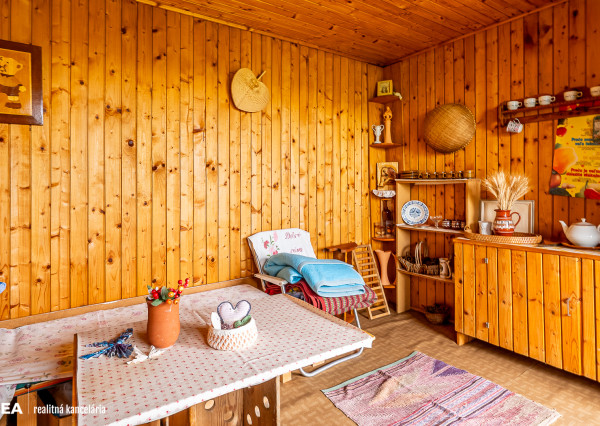 FINREA│Záhradka s útulnou chatkou ZO LIESKOVEC