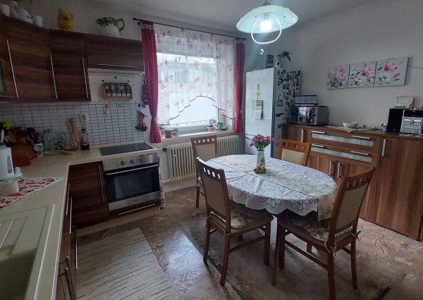 FINREA│Priestranný rodinný dom po čiastočnej rekonštrukcii - Hrboltová