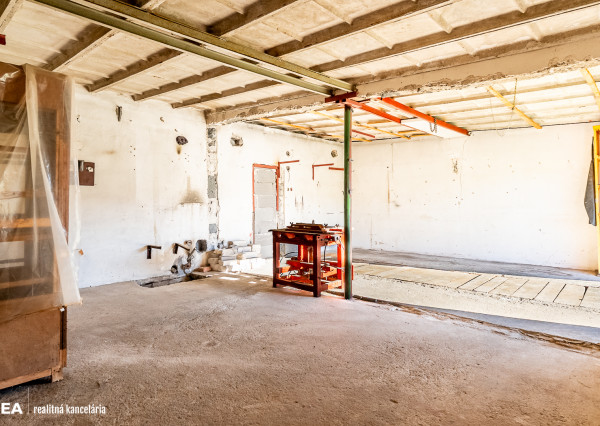 FINREA | Dvojgaráž v obci Istebné