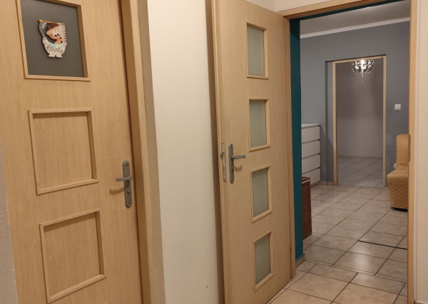 FINREA│3-izbový byt s terasou, predzáhradkou a parkovacím miestom – Lipovec, okres Martin, 111m2