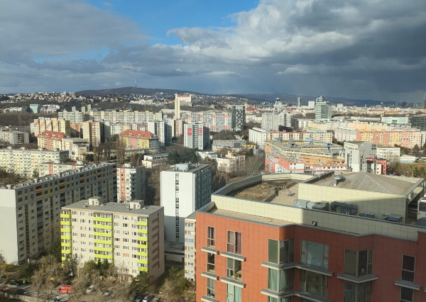 FINREA│Priestranný a slnečný 2-izbový apartmánový byt, 90 m², Bratislava - Petržalka