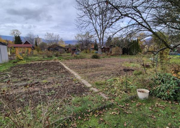 FINREA│Záhrada s chatkou v Martine, 196m2