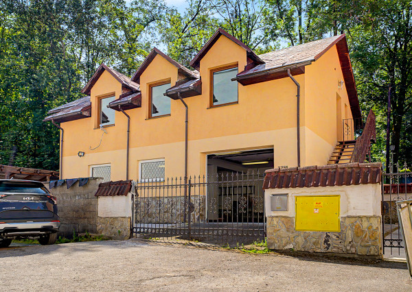 FINREA |  Polyfunkčná budova s garážou v centre mesta