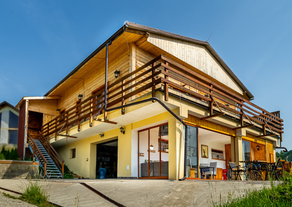 FINREA│Na predaj celoročne obývateľná chata na Kubínskej holi s vlastným pozemkom
