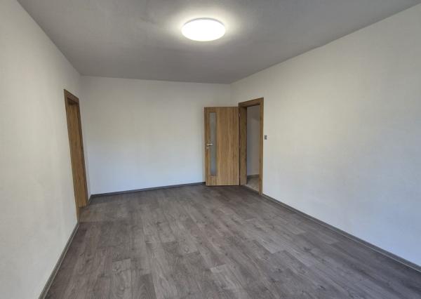 FINREA│Veľkometrážny (84m2) 3-izbový byt po kompletnej rekonštrukcii, Vrútky