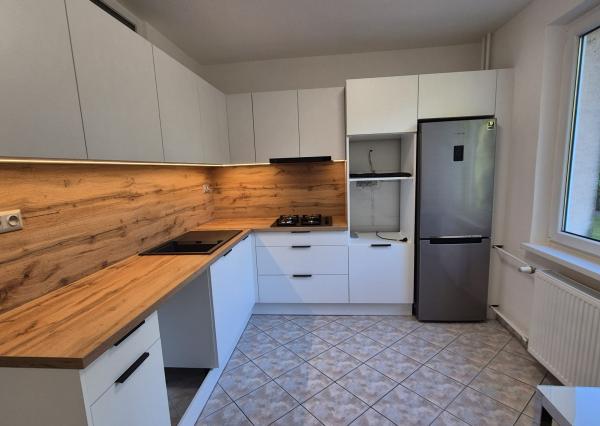 FINREA│Veľkometrážny (84m2) 3-izbový byt po kompletnej rekonštrukcii, Vrútky
