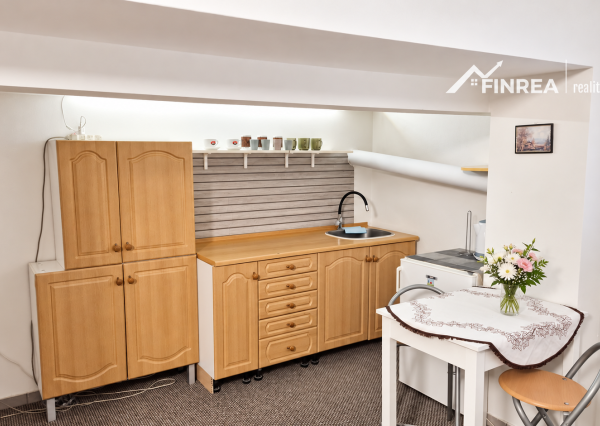 FINREA │Zariadený 2-izbový byt s parkovacím miestom – centrum Martina