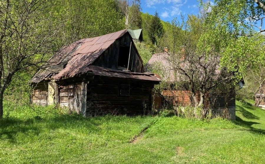 FINREA│Na predaj pozemok 1336 m² s chatou (43 m²) v krásnom prostredí obce Belá pri Žiline